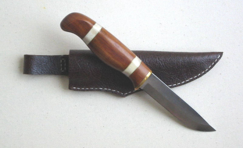 Klinge: Karesuando; Griff: Apfelbaum, Hirschgeweih, Messing