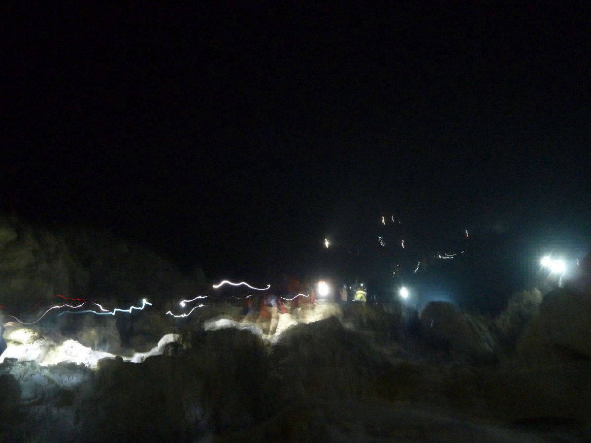 Die Taschenlampen der Kraterkletterer