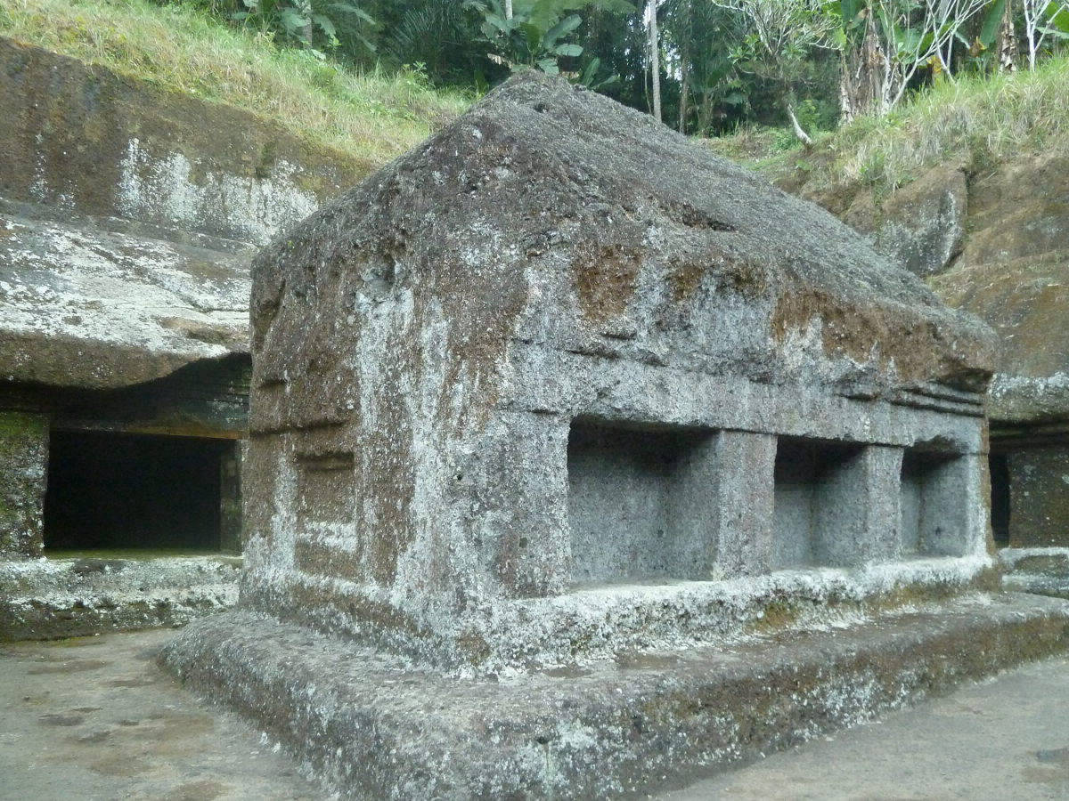 Aus dem Felsen gehauen