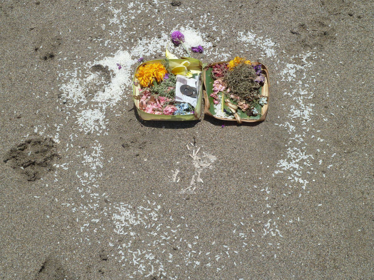 Opfergabe für die Toten