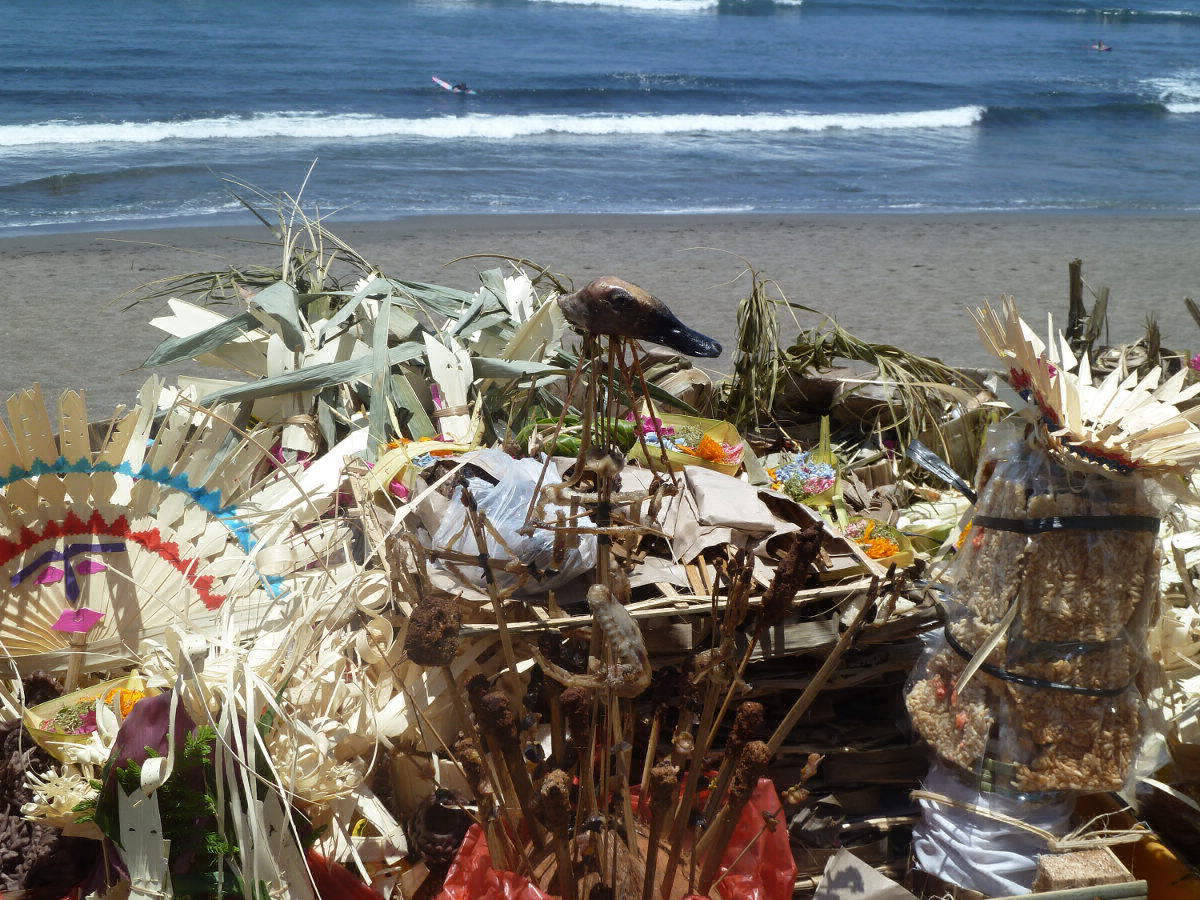 Opfergaben zum Saraswati Fest