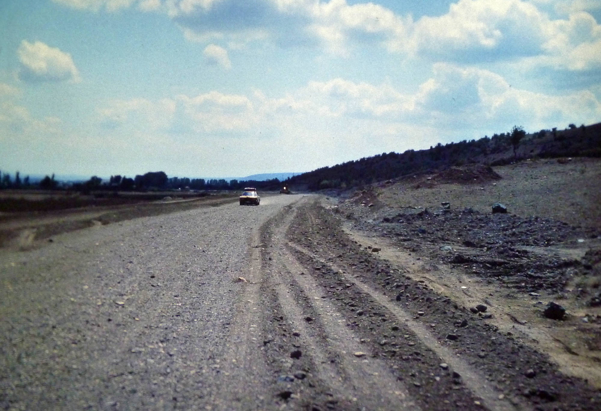 Kilometerlange Schotterstraßen