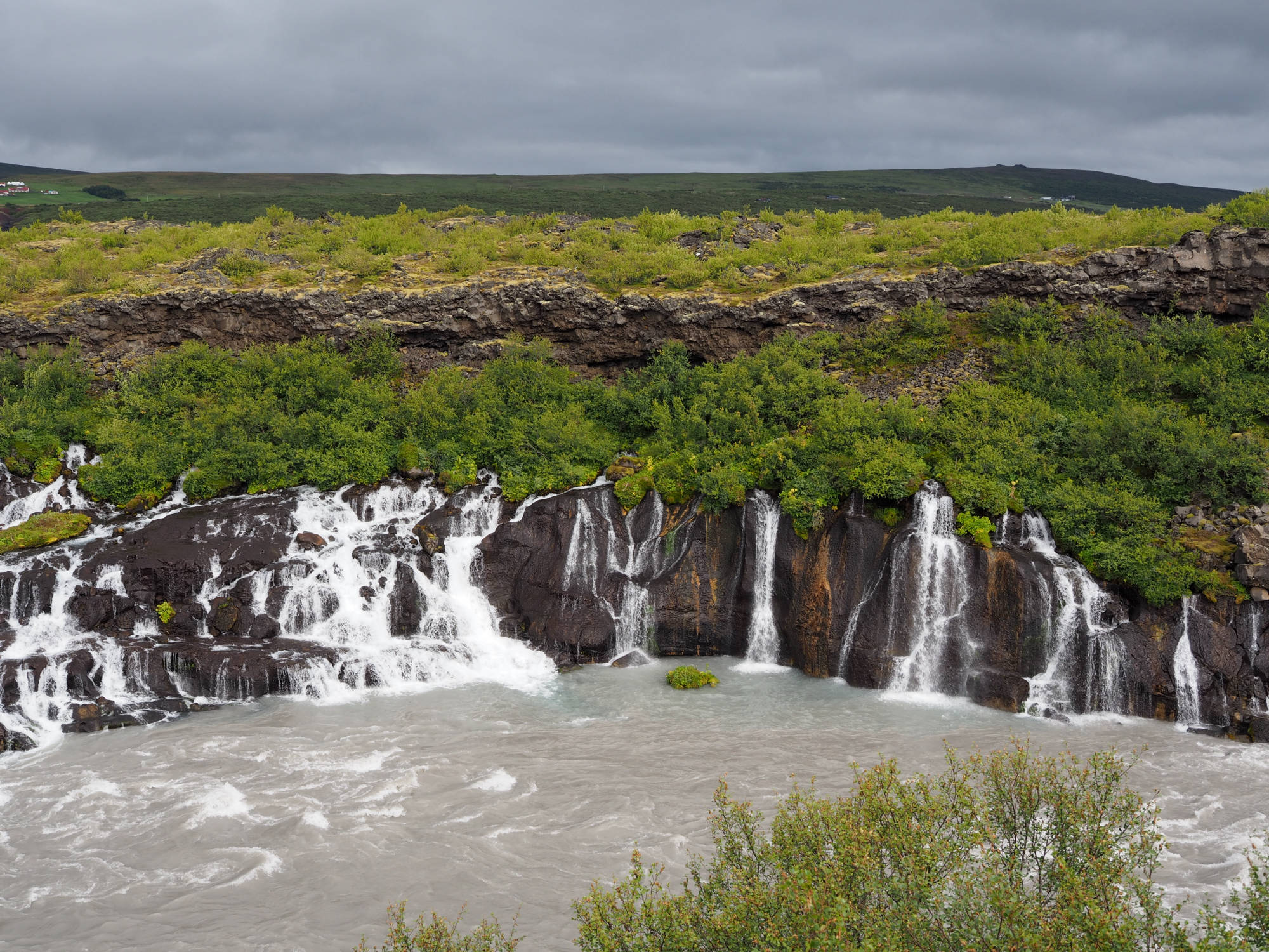 Hraunfossar Wasserfall