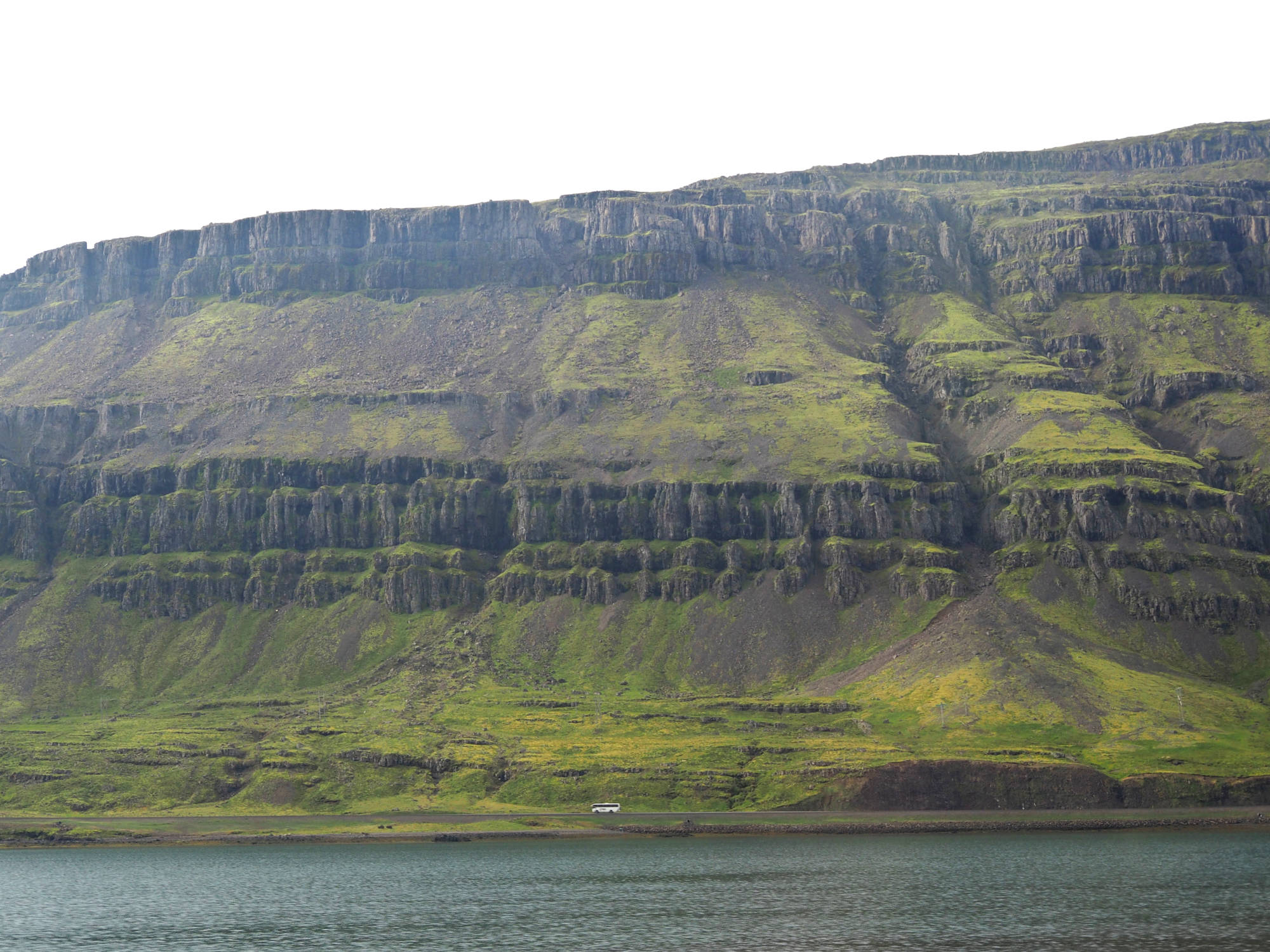 Vulkanisch und eiszeitlich geformte Landschaft