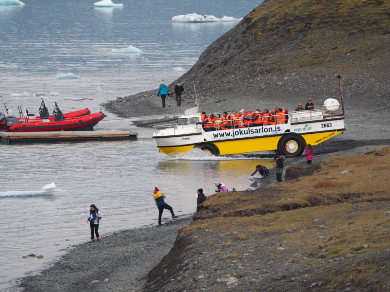 Amphibienfahrzeug für Rundfahrten auf der Gletscherlagune Jökulsárlón