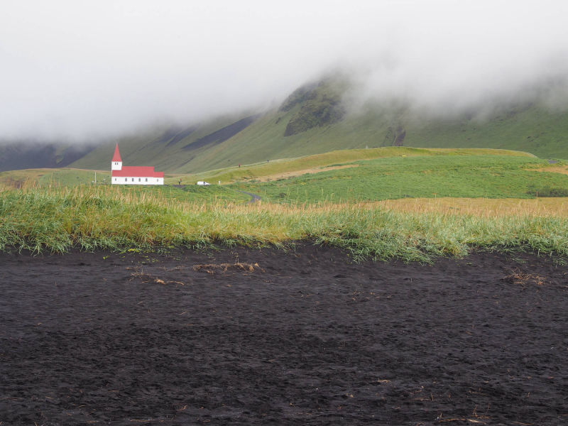 Reynisfjara (Black Sand Beach)