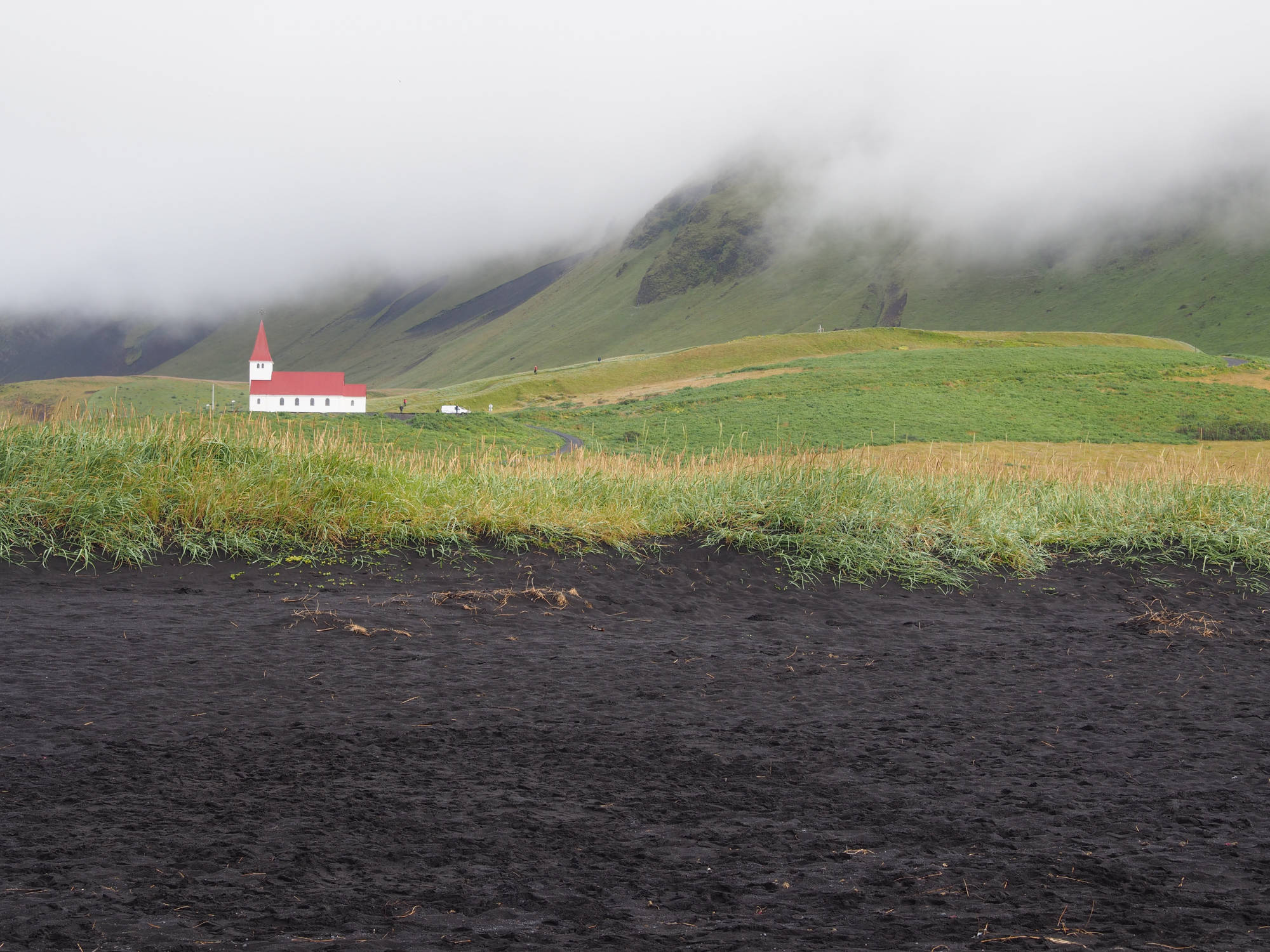 Reynisfjara (Black Sand Beach)