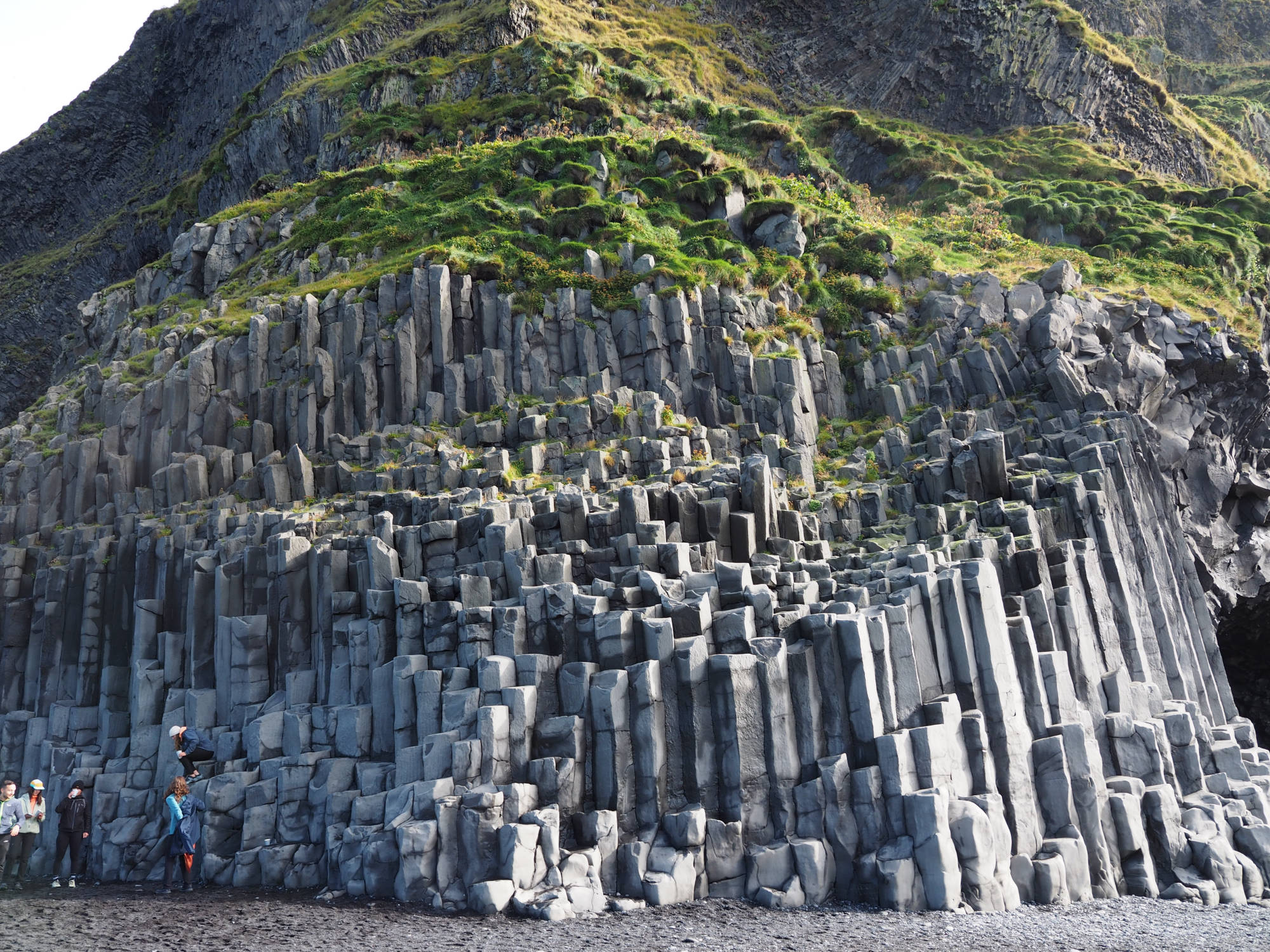 Reynisfjara (Black Sand Beach)
